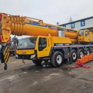 2011 XCMG QAY200K truck crane