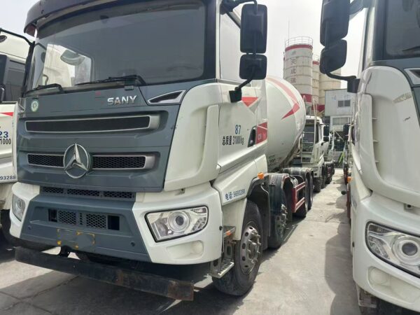 2023 Sany 12-cubic concrete mixer truck - Image 2