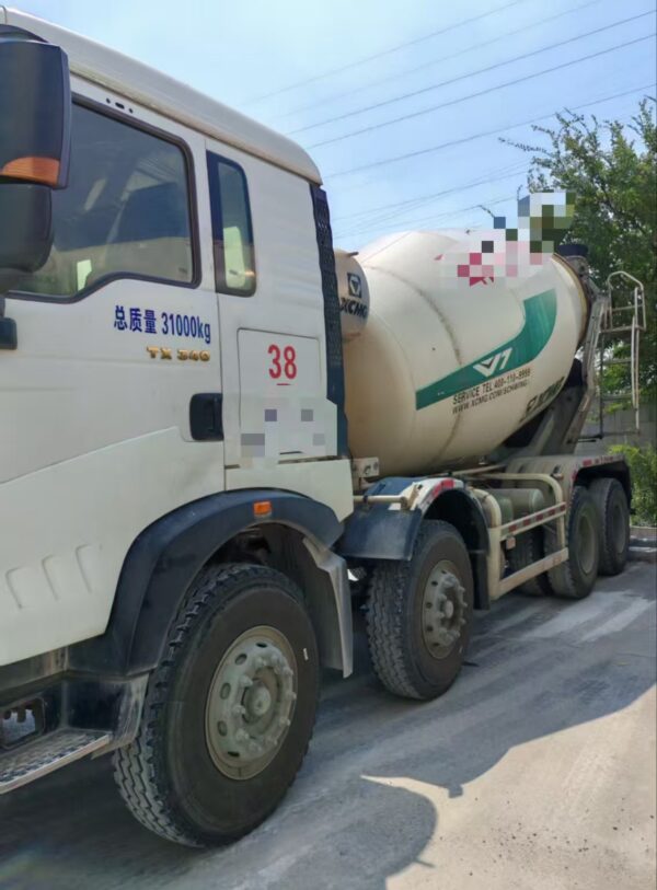 2021 XCMG 12-ton Concrete Mixer Truck - Image 3