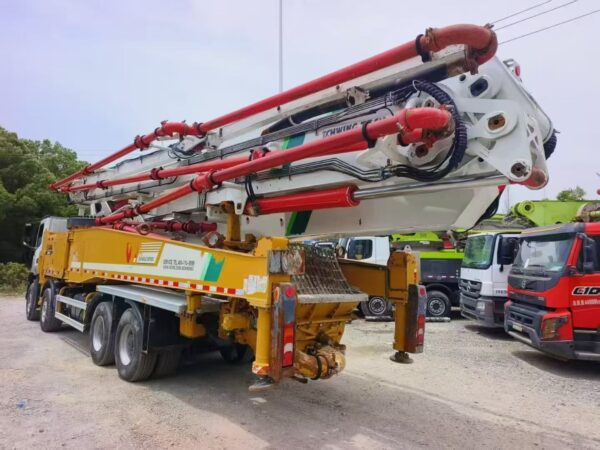 2021 XCMG 58-meter concrete pump truck - Image 4