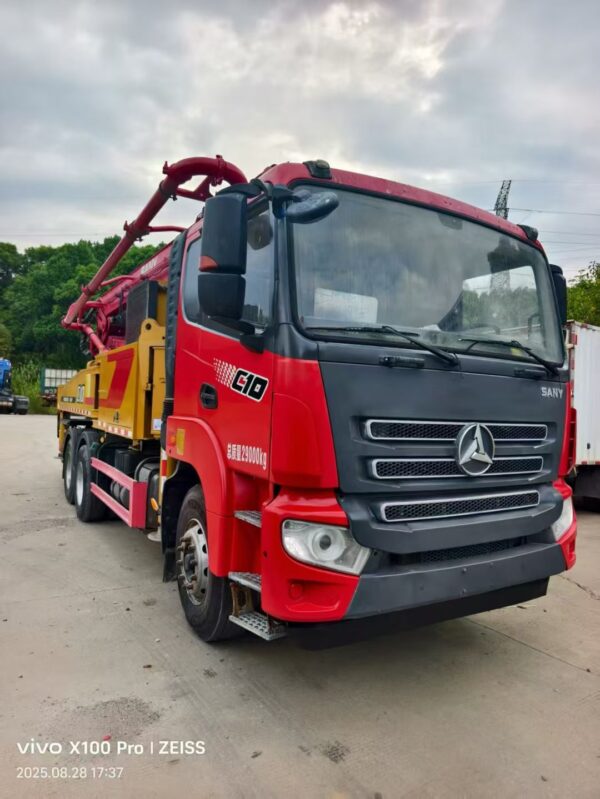 2021 SANY 43-meter concrete pump truck - Image 3