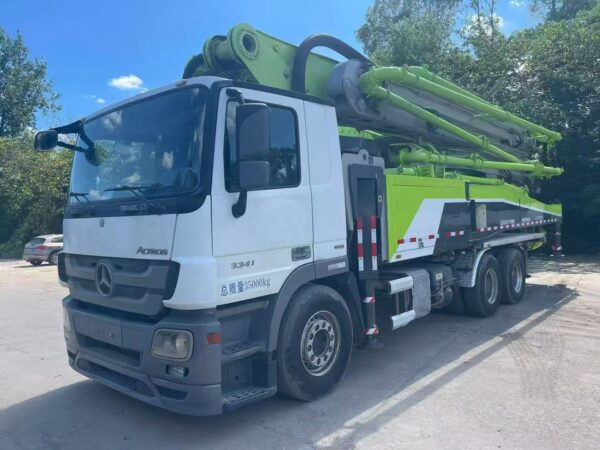 2021 ZOOMLION 52-meter concrete pump truck - Image 4