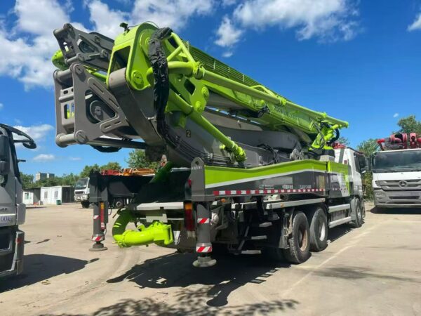 2021 ZOOMLION 52-meter concrete pump truck - Image 5