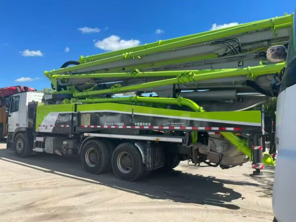 2021 ZOOMLION 52-meter concrete pump truck - Image 6